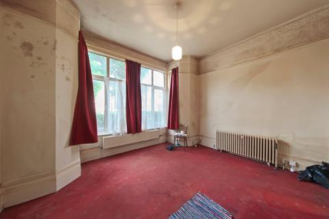 15a Park Avenue, London, NW2 5AN