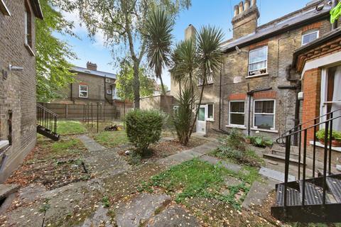 15a Park Avenue, London, NW2 5AN