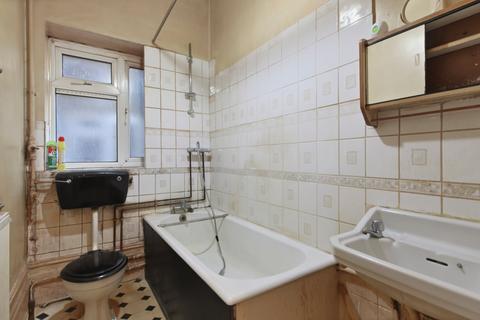 15a Park Avenue, London, NW2 5AN