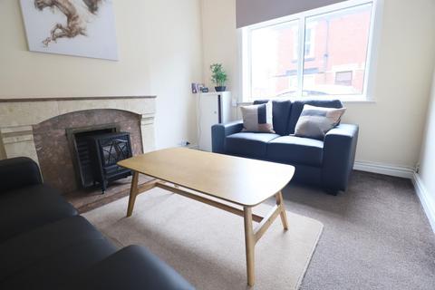 4 bedroom end of terrace house to rent, Enderley Street, Newcastle-under-Lyme, ST5