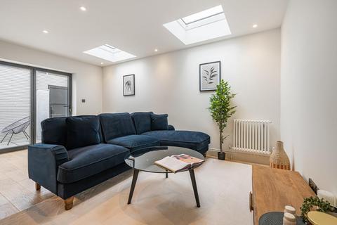 Flat 1, 86a Quicks Road, London, SW19 1EX