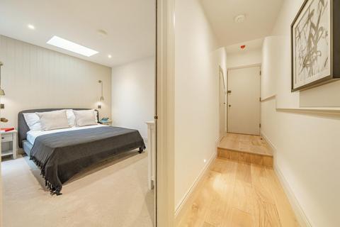 Flat 1, 86a Quicks Road, London, SW19 1EX
