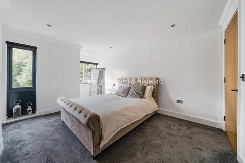 Flat 5, Samphire House, 39 Old Hill, Chislehurst, BR7 5NA