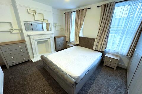 3 bedroom semi-detached house to rent, Farnham Road, Ilford IG3