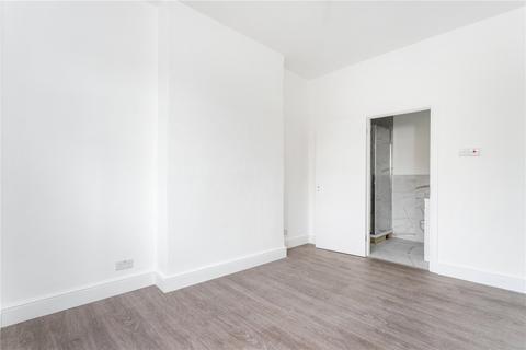 Studio to rent, Caledonian Road, London, N7