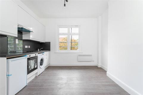 Studio to rent, Caledonian Road, London, N7