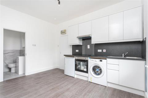 Studio to rent, Caledonian Road, London, N7