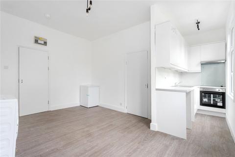 Studio to rent, Caledonian Road, London, N7