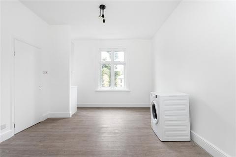 Studio to rent, Caledonian Road, London, N7