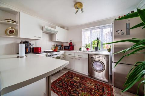 60 Sopwith Close, Kingston Upon Thames, KT2 5RN