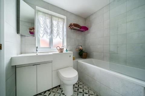 60 Sopwith Close, Kingston Upon Thames, KT2 5RN