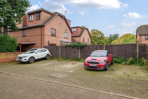 60 Sopwith Close, Kingston Upon Thames, KT2 5RN
