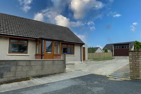 2 bedroom semi-detached bungalow to rent, Greenway Close