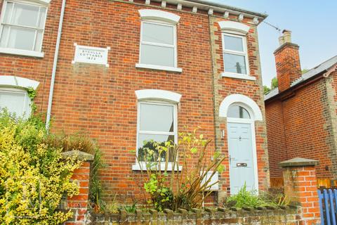 2 bedroom semi-detached house to rent, Belle Vue Road, Colchester, Essex, CO1