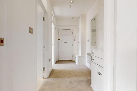 Studio to rent, Gray's Inn Road, Clerkenwell, WC1