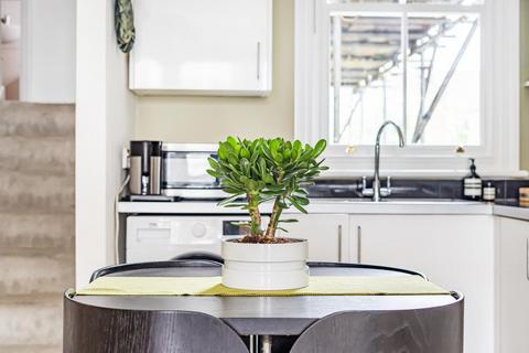 109b Tressillian Road, London, SE4 1XZ