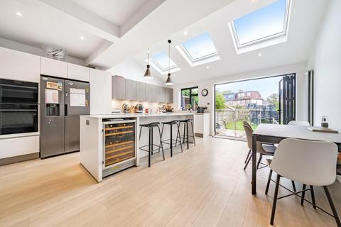 16 Arthur Road, New Malden, KT3 6LX