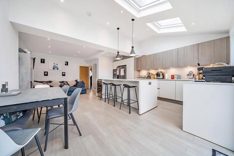 16 Arthur Road, New Malden, KT3 6LX