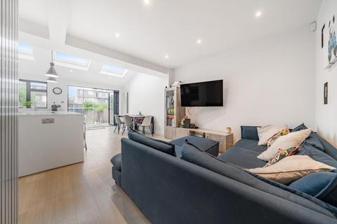 16 Arthur Road, New Malden, KT3 6LX