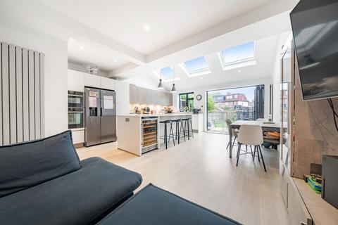 16 Arthur Road, New Malden, KT3 6LX