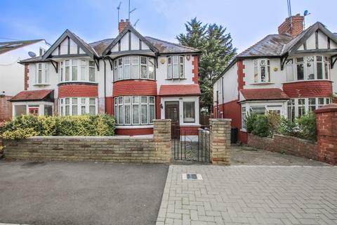 3 bedroom house for sale - Lyndhurst Avenue, North Finchley, N12