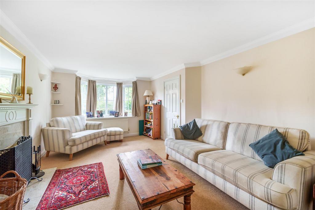 Mably Grove, Wantage OX12 4 bed detached house £1,800 pcm (£415 pw)