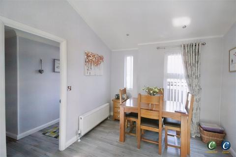 2 bedroom mobile home for sale, Rugeley Road, Armitage, Rugeley, WS15 4AY