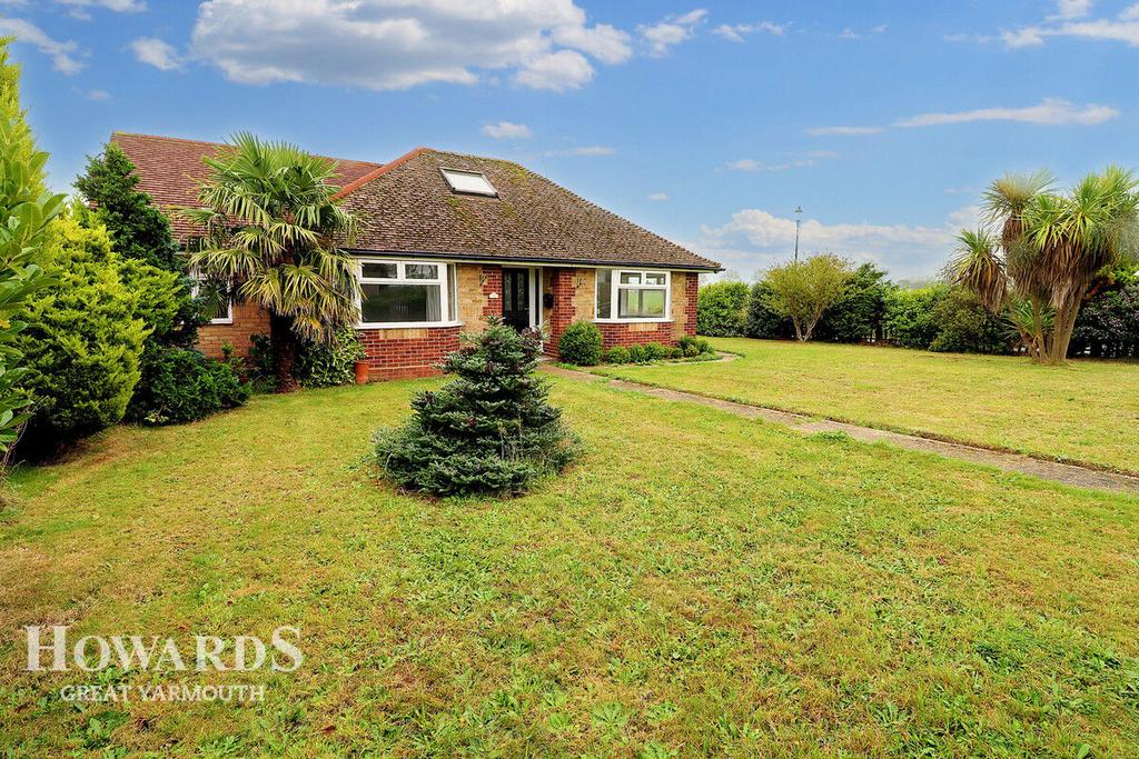 Bulmer Lane, WintertononSea 4 bed bungalow for sale £440,000