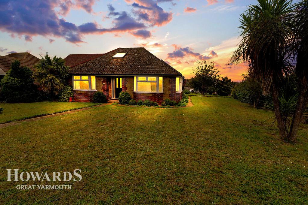 Bulmer Lane, WintertononSea 4 bed bungalow for sale £440,000