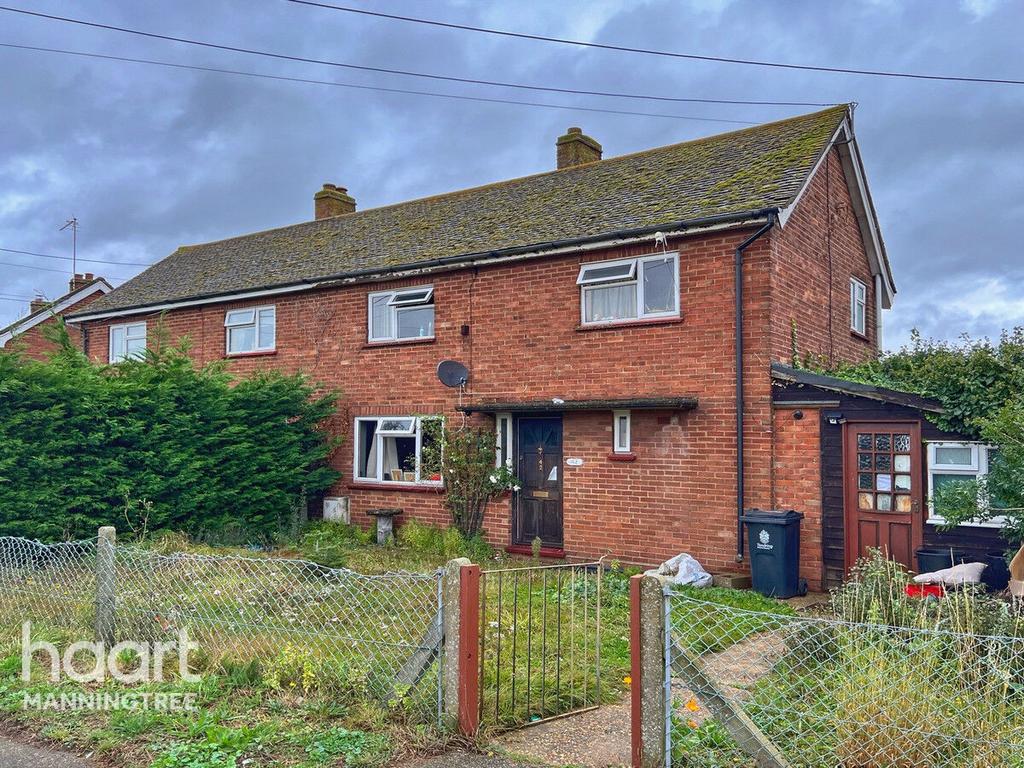 Rigby Avenue, Mistley, Manningtree, Essex 3 bed semidetached house for