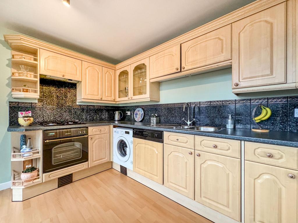 Edgeware Avenue, Prestwich, M25 3 bed semidetached house for sale £