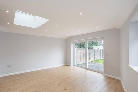 545 Bath Road, Slough, SL1 6AB