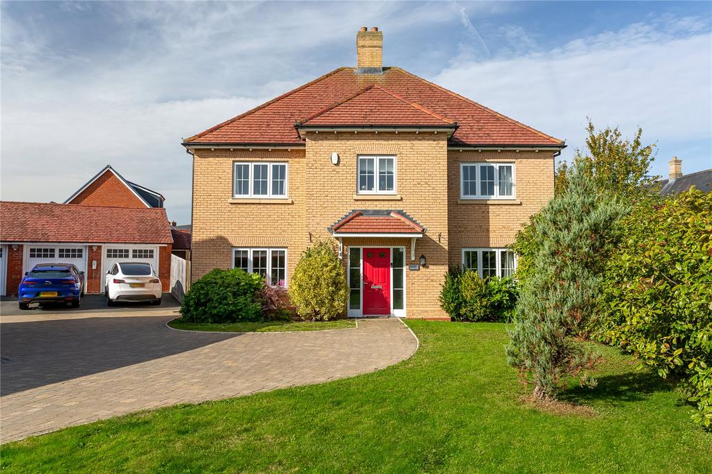College Chase, Silsoe, Bedfordshire, MK45 5 bed detached house for sale