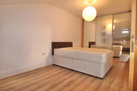 3 bedroom flat to rent, Cardigan Road, Headingley, Leeds, LS6