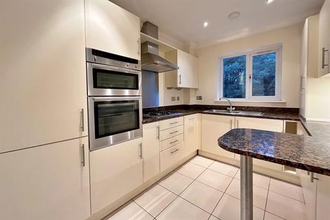 2 bedroom flat to rent, West Cliff