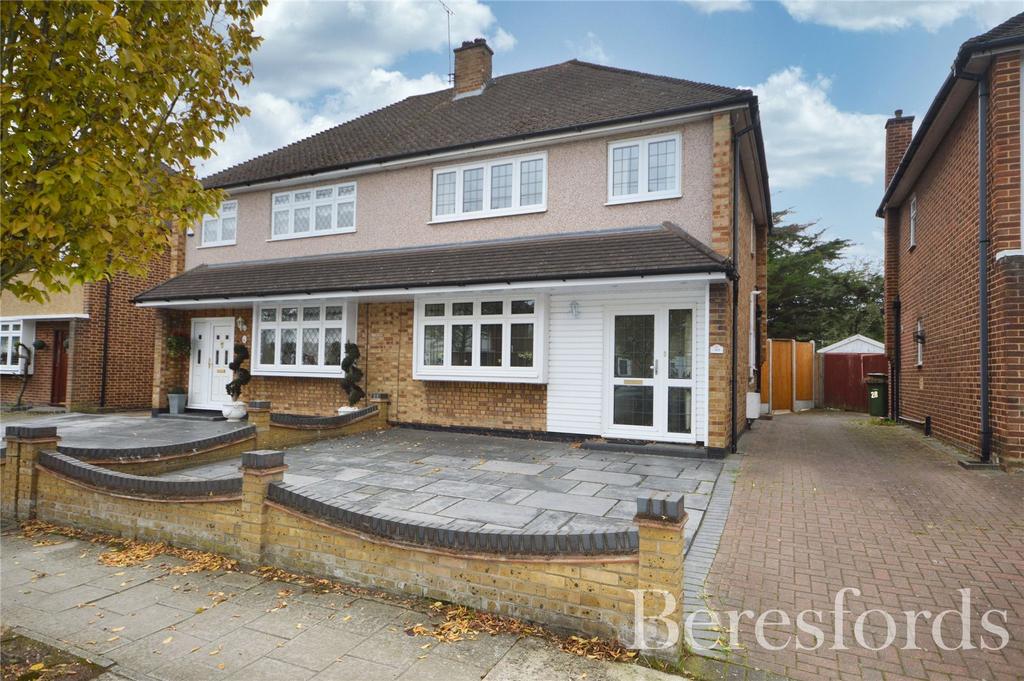 Farnes Drive, Gidea Park, RM2 3 bed semidetached house for sale £465,000