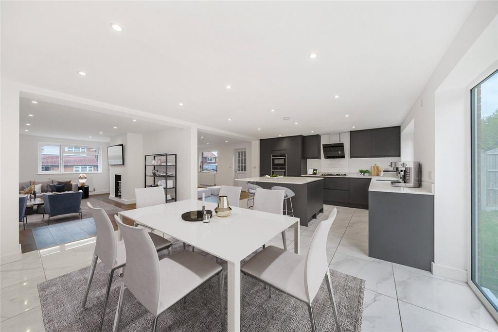 Chaworth Road, Ottershaw, KT16 4 bed detached house for sale £725,000