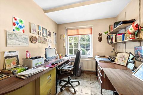 13 Dell Walk, New Malden, KT3 4RF