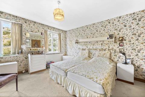 13 Dell Walk, New Malden, KT3 4RF