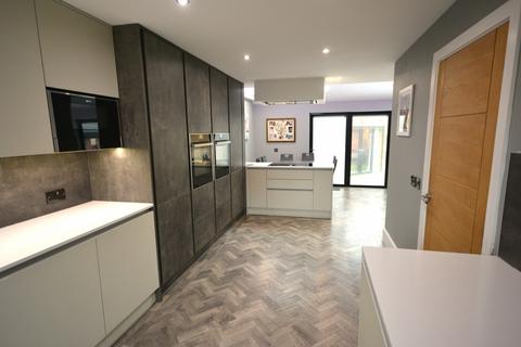 4 bedroom detached house for sale - Bolbury Crescent, Swinton, M27 8AJ