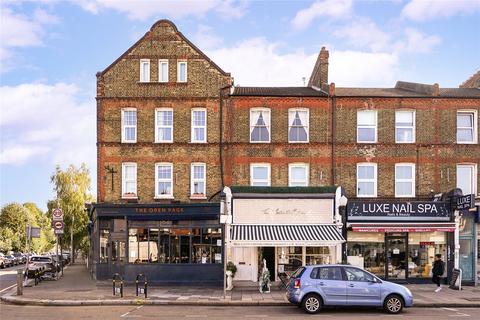 3 bedroom apartment for sale, Garratt Lane, London, SW18