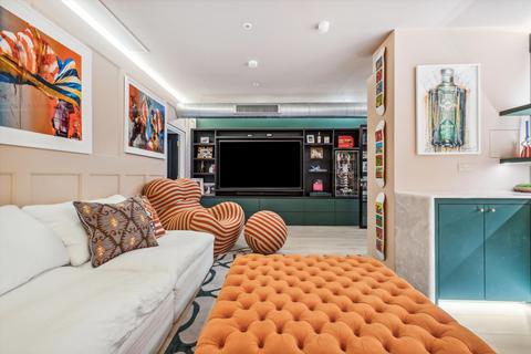 4 bedroom flat for sale, Radstock Street, London, SW11