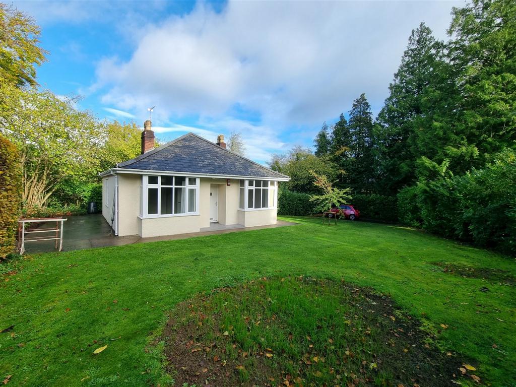 Winford Road, Chew Magna 2 bed detached bungalow £1,400 pcm (£323 pw)