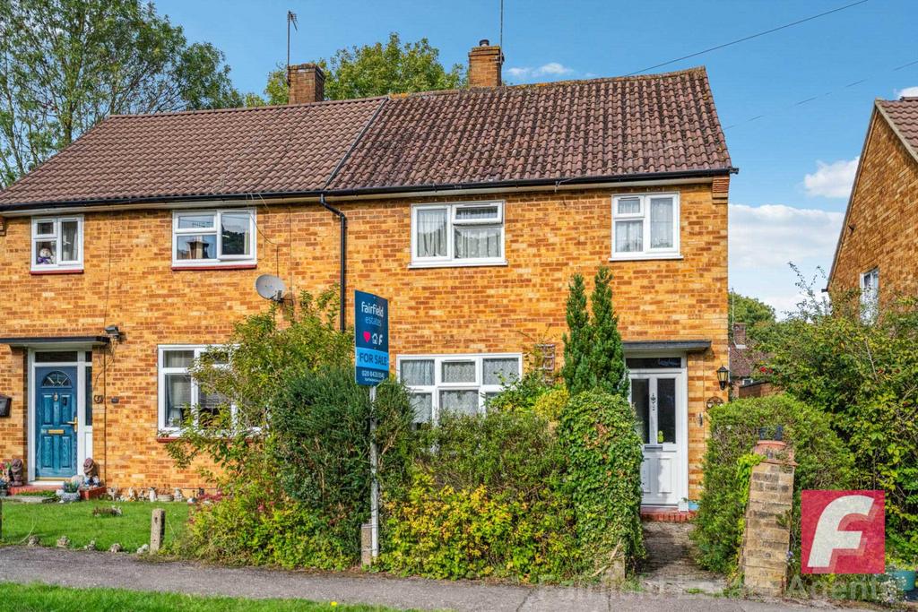 Dumfries Close, South Oxhey 2 bed semidetached house for sale £410,000