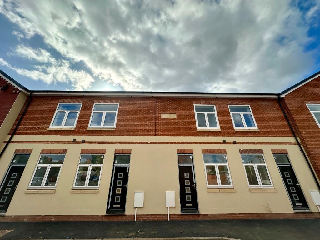 21 The Barracks Barwell LE9 8EF 2 bed townhouse to rent £975 pcm (£