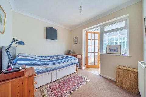 2 bedroom semi-detached bungalow for sale - Carterton,  Oxfordshire,  OX18