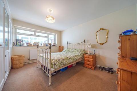 12 Burswin Road, Carterton, OX18 1DZ