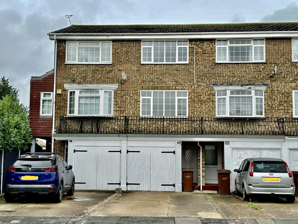 Tilbury Road Rainham ME8 3 bed townhouse £1,500 pcm (£346 pw)