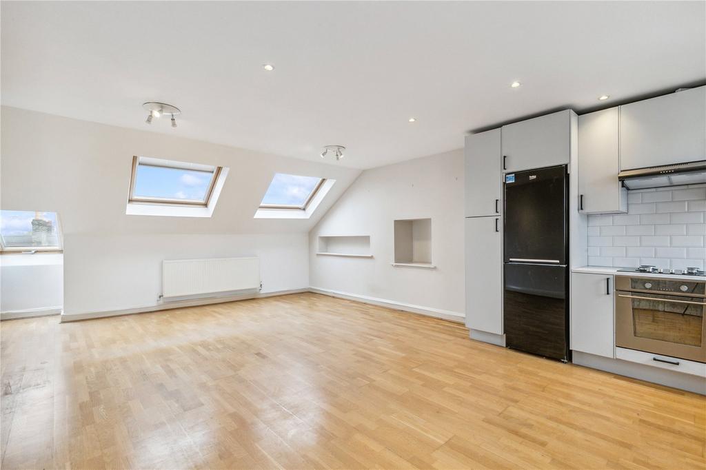 Geraldine Road, London, SW18 3 bed apartment to rent £2,750 pcm (£635 pw)