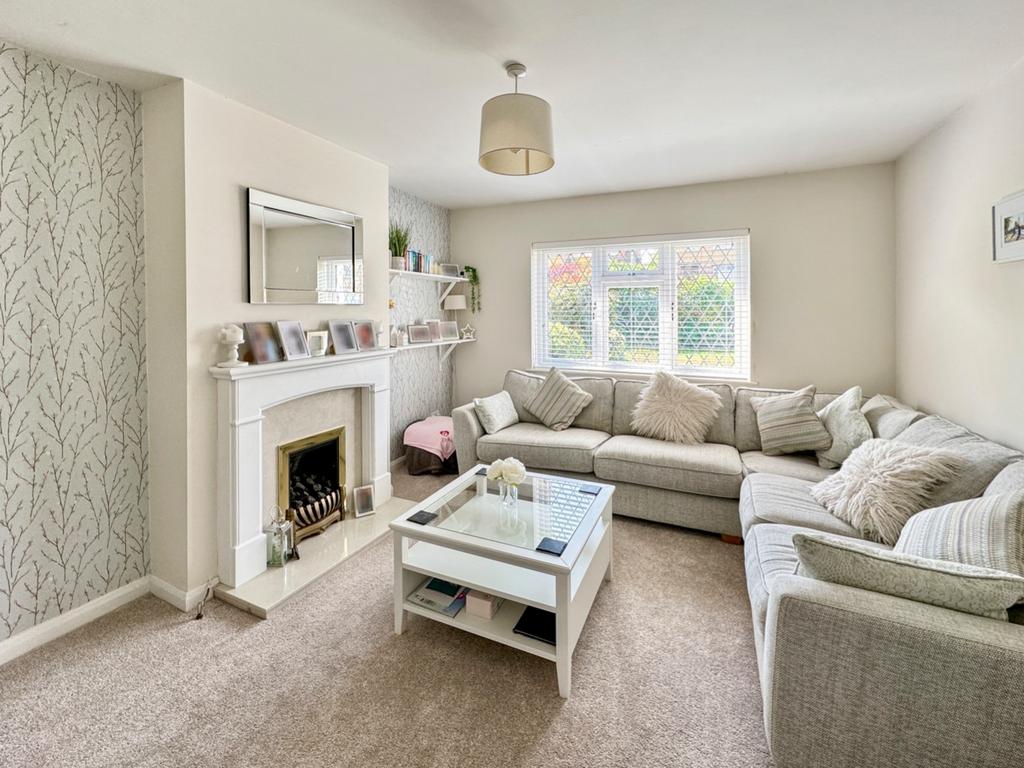 Lower Higham Road, Gravesend, Kent, DA12 3 bed semidetached house for